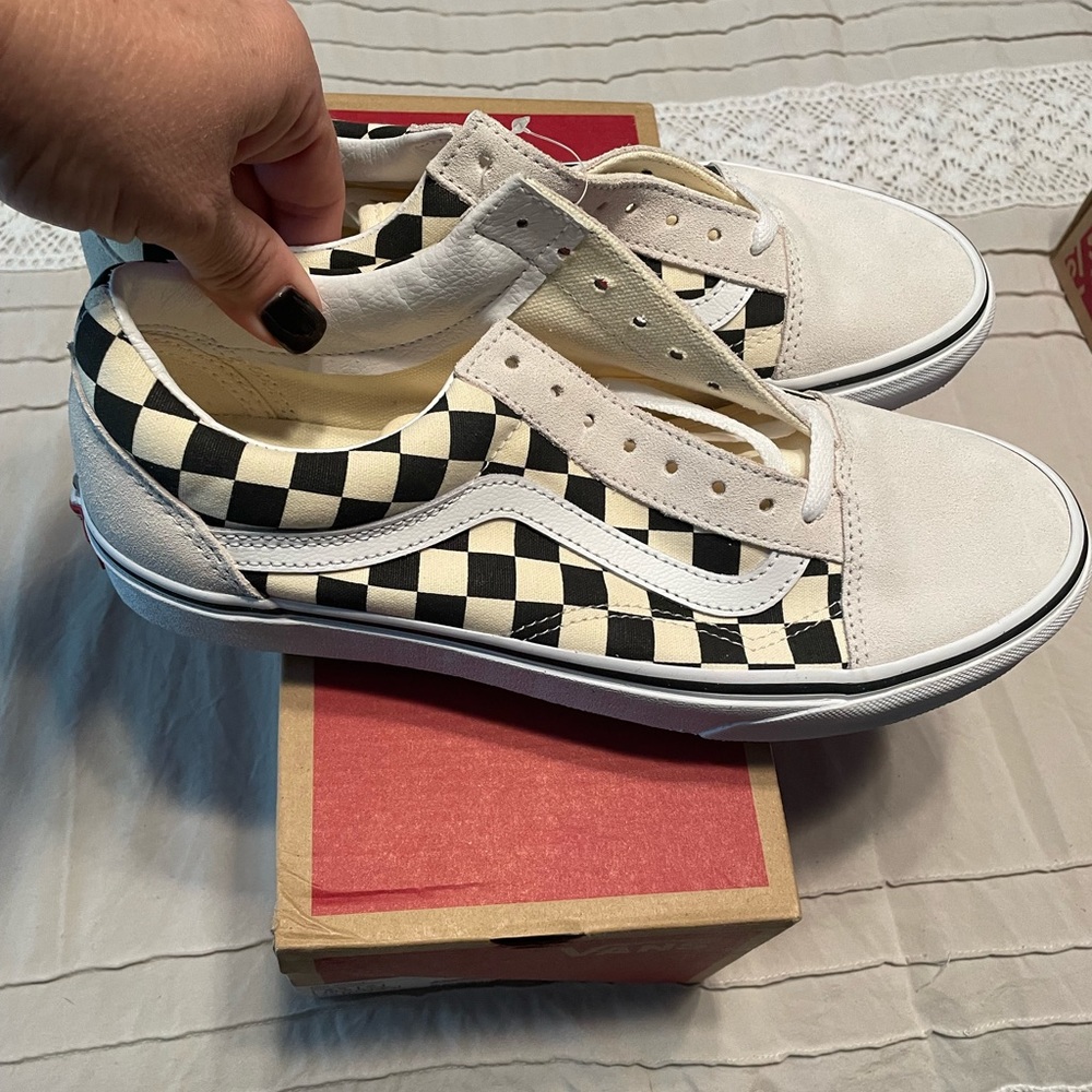 Vans Old Skool Checkerboard shoes New In Box Size 8.5 M 10 W